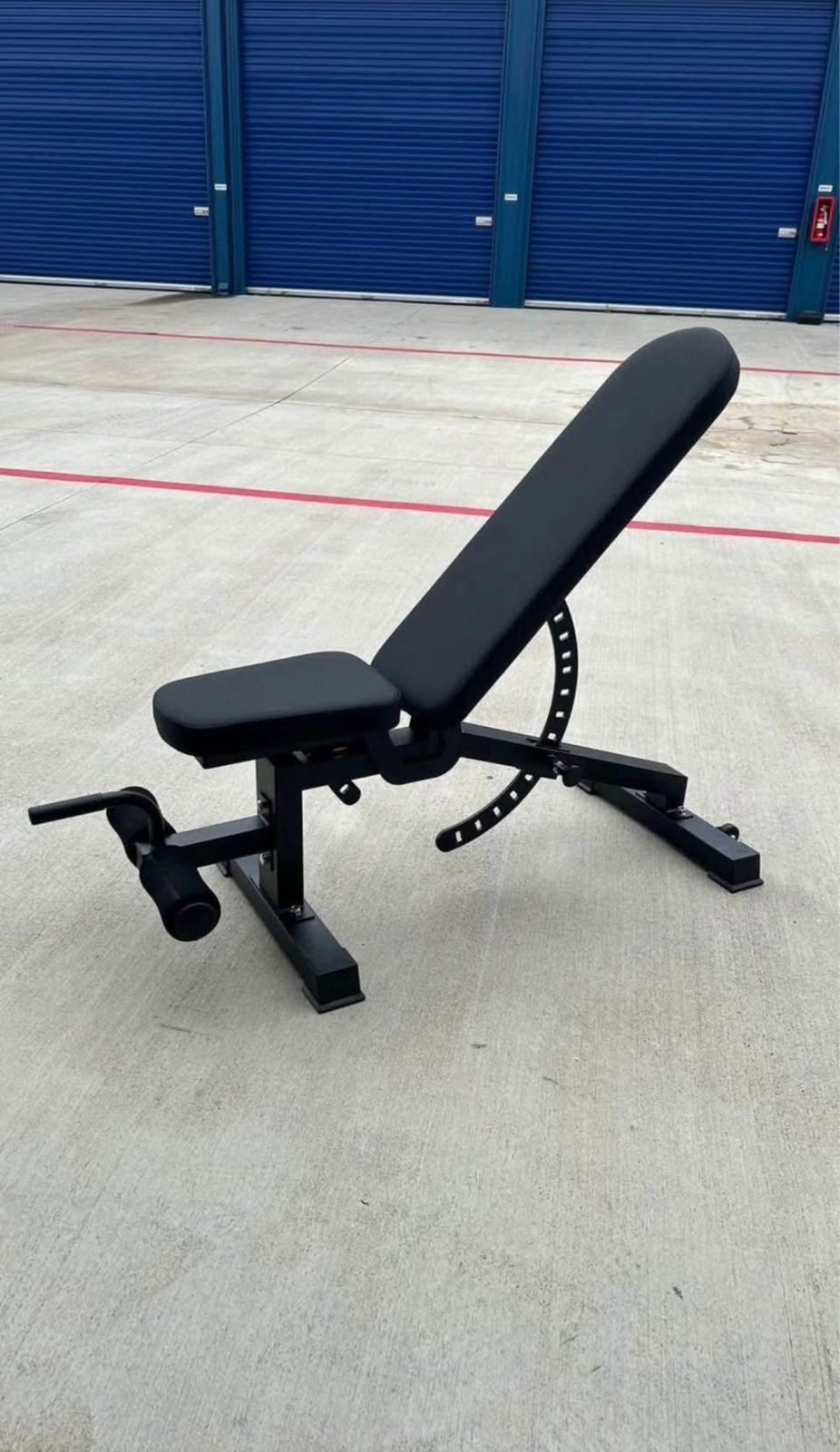 Commercial use adjustable bench. 1,500lb capacity